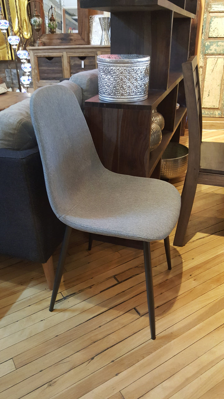 Chaise en tissu gris (couleur noir disponible C07B) - Bois Déco Montréal